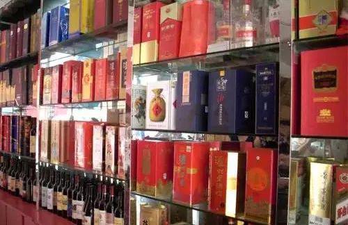 萬(wàn)億市場(chǎng)下的生存困境 煙酒店老板為何在酒類(lèi)經(jīng)營(yíng)中難以獲利